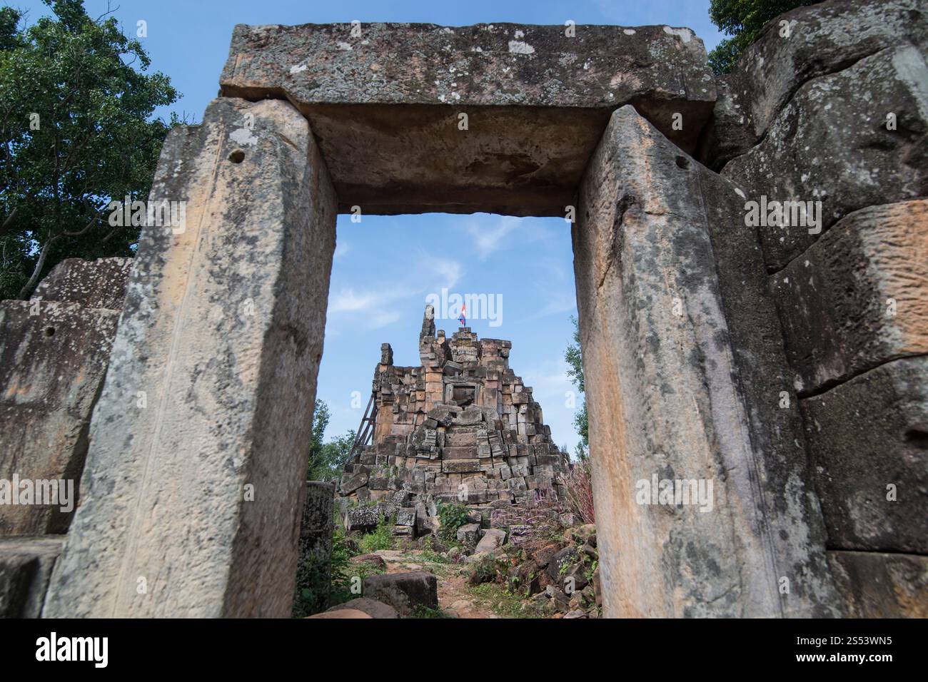 Il tempio wat ek phnom rovina a sud della città di Battambang in Cambogia. Cambogia, Battambang, novembre 2018. CAMBOGIA BATTAMBANG WAT EK PHNOM TEMPLE Foto Stock