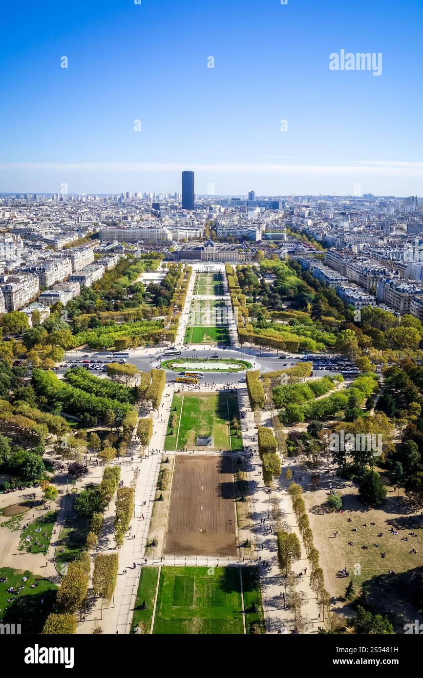 Vista aerea del campo di Marte dalla Torre Eiffel, Parigi, Francia. Vista aerea della città di Parigi dalla Torre Eiffel, Francia Foto Stock