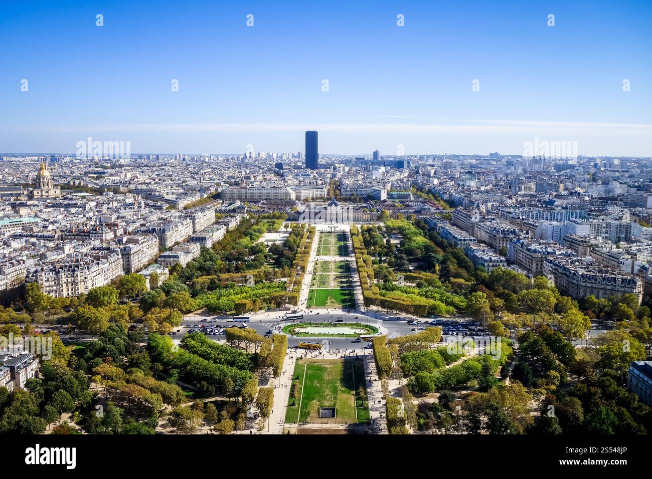 Vista aerea del campo di Marte dalla Torre Eiffel, Parigi, Francia. Vista aerea della città di Parigi dalla Torre Eiffel, Francia Foto Stock