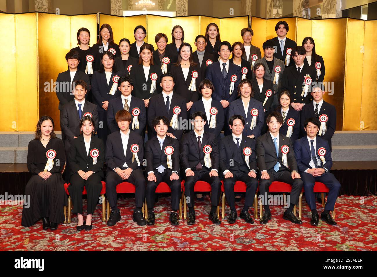 (Fila superiore - da L a R) eri Shimoyama, Shiho sto, Ayana Karoji, Hotaru Tsukamoto, Ayane Nakagawa, Tomoyuki Matsushita, (seconda fila - da sinistra a destra) Sakura Miwa, mio Sakamoto, Miu Goto, Yukiko Ueno, Kyoko Ishikawa, Hitomi Kawabata, Kanna Kudo, (3a fila - da L a R) Yui Sakamoto, Haruka Sumitani, Yume Kiriishi, Yui Ohashi, Ryosuke Irie, Urara Fujimoto, Taishu Sato, (4a fila - da L a R) Shigeyuki Nakarai/Shigekix, Kotaro Kiyooka, Nao Kusaka, Akari Fujinami, Yuka Kagami, Mao Shimada, Rikuto Tamai, (fila inferiore - da L a R) ami Yuasa/ami, Coco Yoshizawa, Yuto Horigome, Shinnosuke Oka Foto Stock