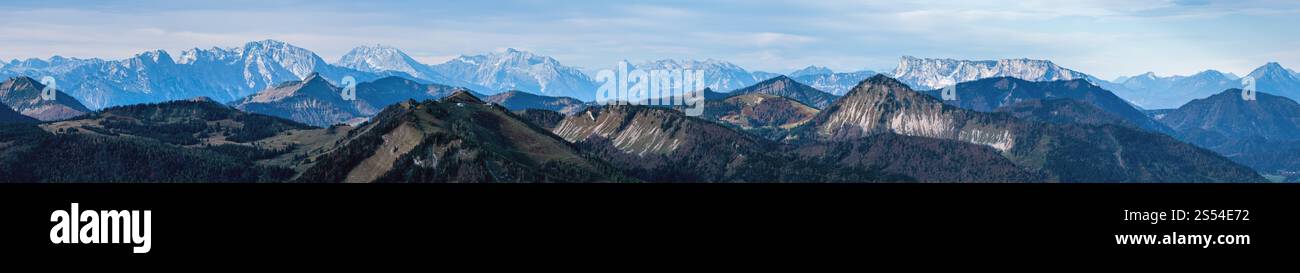 Pittoresca vista sulle Alpi autunnali dal punto panoramico di Schafberg, Salzkammergut, alta Austria. Foto Stock