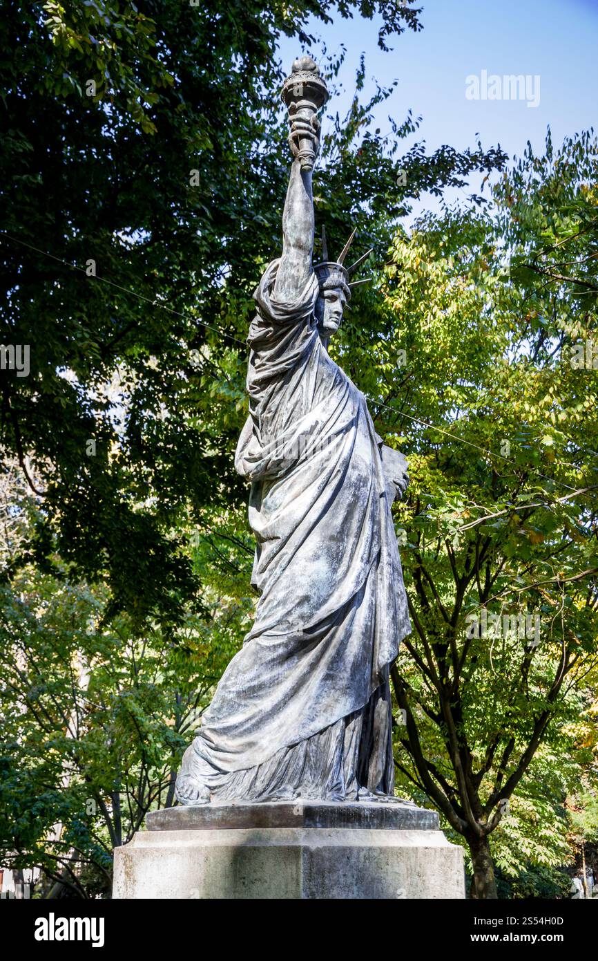 La statua della libertà nei Giardini del Lussemburgo, Parigi, Francia. La statua della libertà nei Giardini del Lussemburgo, Parigi Foto Stock