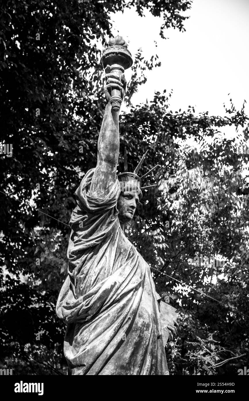 La statua della libertà nei Giardini del Lussemburgo, Parigi, Francia. La statua della libertà nei Giardini del Lussemburgo, Parigi Foto Stock