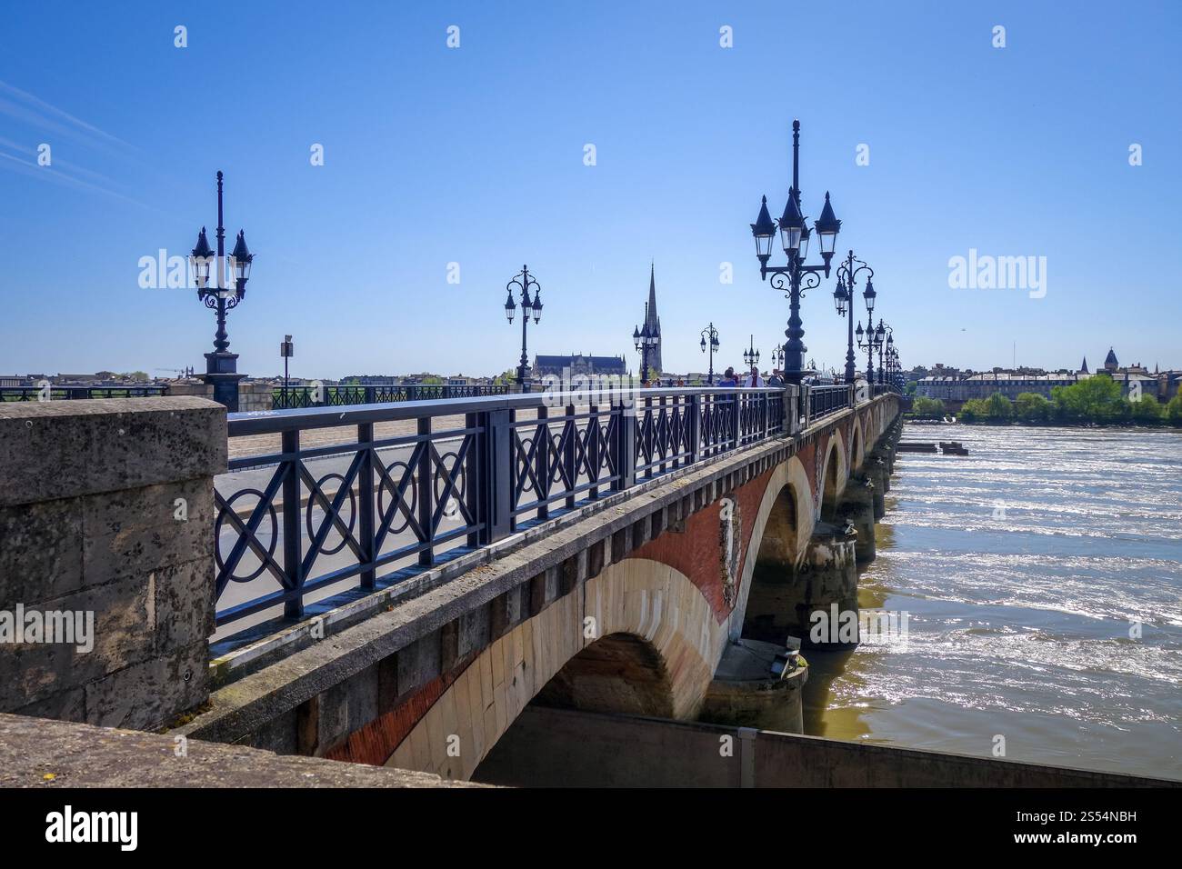 Pont de Pierre - Ponte di pietra - a Bordeaux, Francia. Pont de Pierre - Ponte di pietra - Bordeaux, Francia Foto Stock