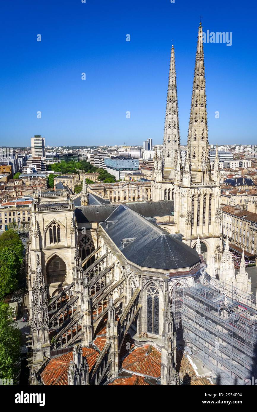 Vista aerea della città di Bordeaux e della cattedrale di Saint-Andre dalla torre Pey-Berland, Francia. Vista aerea della città di Bordeaux e della cattedrale di Saint-Andre, Foto Stock