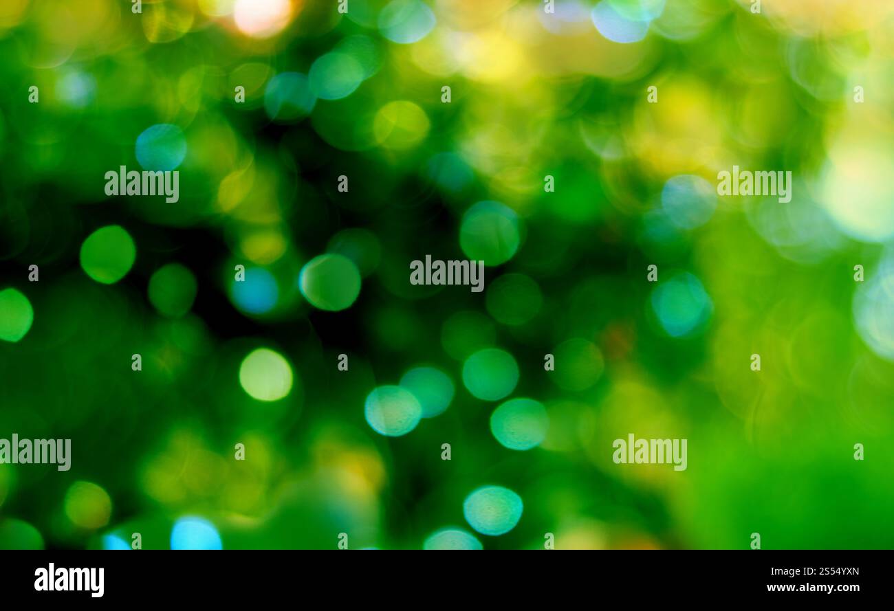 Astratto di bokeh pastello sfondo. Luce bokeh. Luce brillante sfocata spot su sfondo astratto multicolore Foto Stock