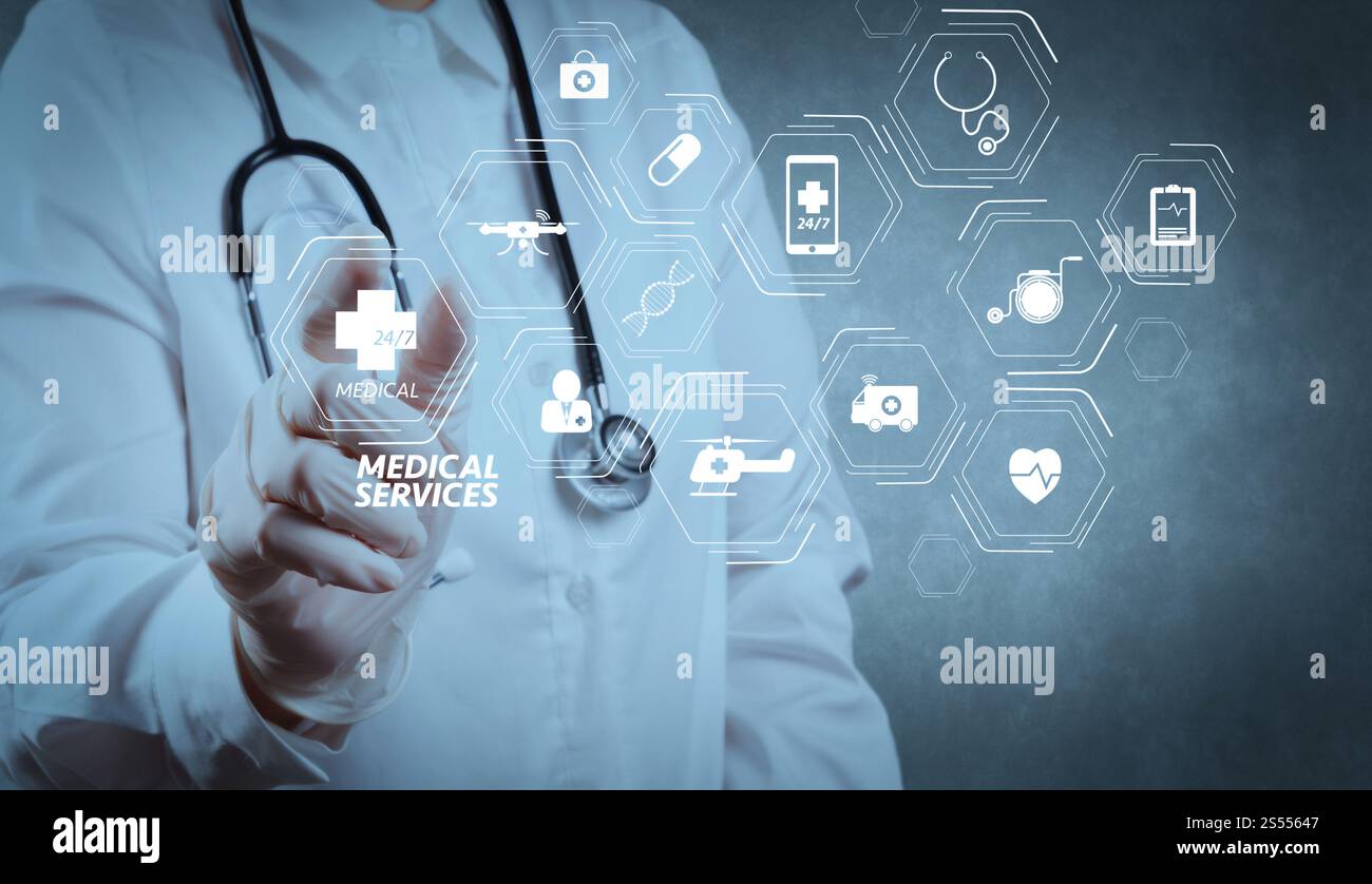 Diagramma dei servizi medici generici (GMS) e dei medici generici (GPS o medici di famiglia). Smart Doctor con uno stetoscopio che lavora sul touch screen Foto Stock