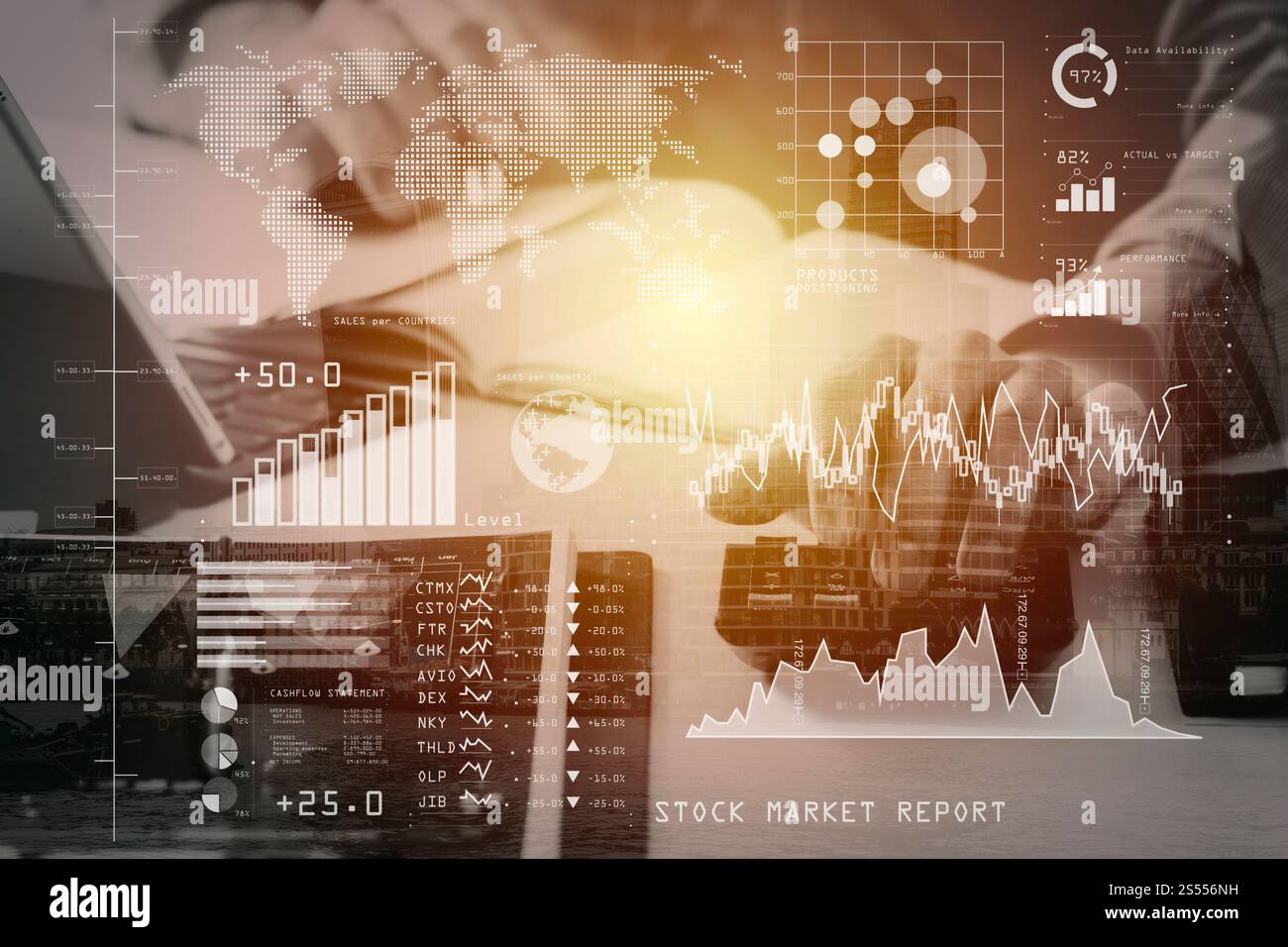 Investitore che analizza il rapporto del mercato azionario e il dashboard finanziario con business intelligence (BI), con indicatori chiave di performance (KPI).uomo d’affari Foto Stock