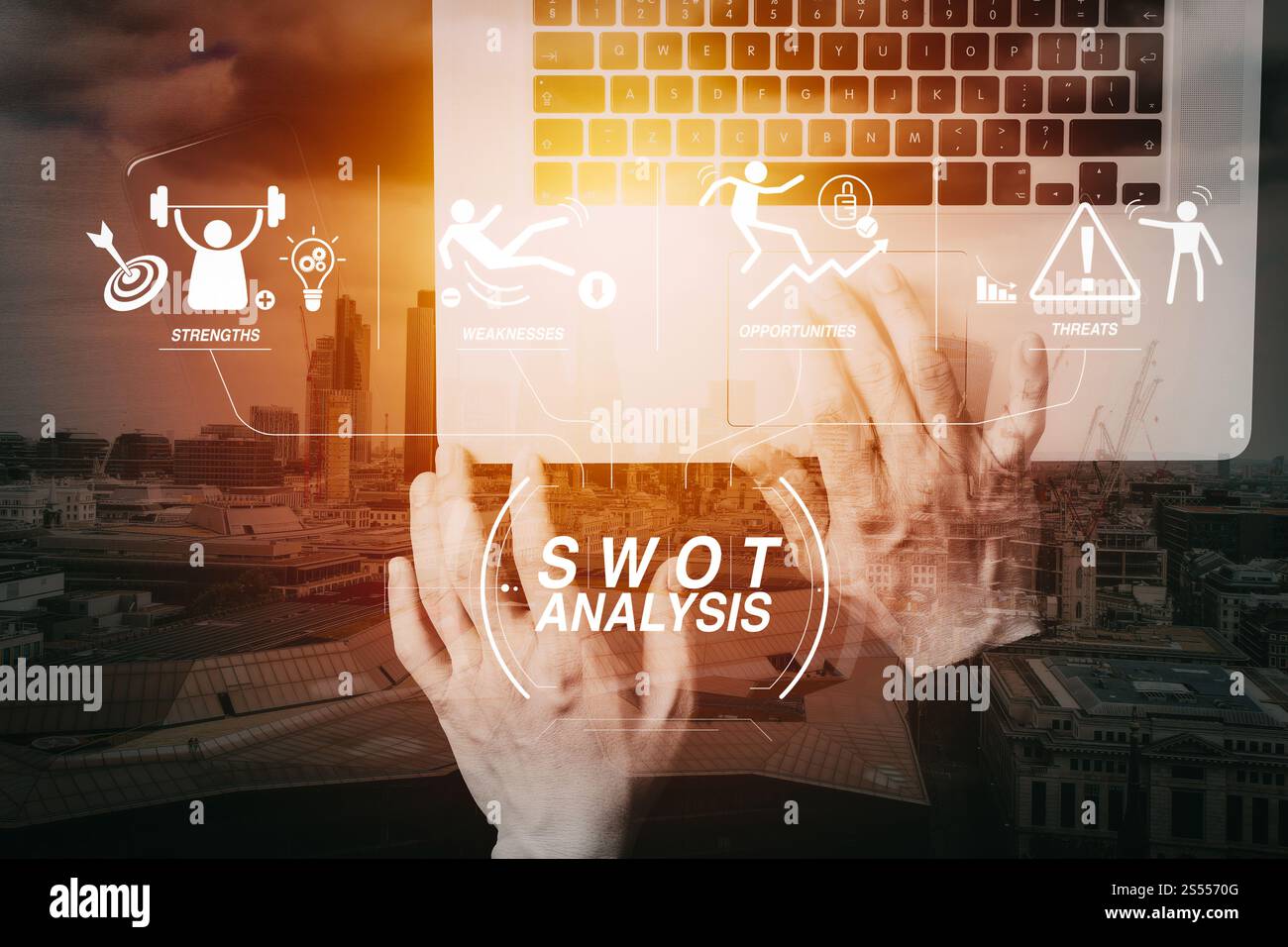 Diagramma virtuale dell'analisi SWOT con punti di forza, punti deboli, minacce e opportunità dell'azienda.Internet e networking per la sicurezza informatica Foto Stock