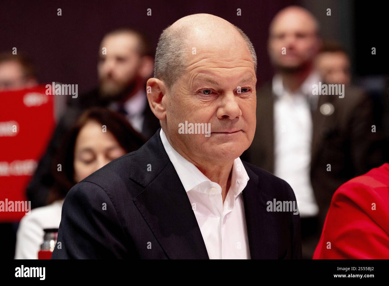 OLAF Scholz (Cancelliere federale) alla conferenza speciale del partito SPD (Partito socialdemocratico di Germania) tenutasi a Berlino l'11 gennaio Foto Stock