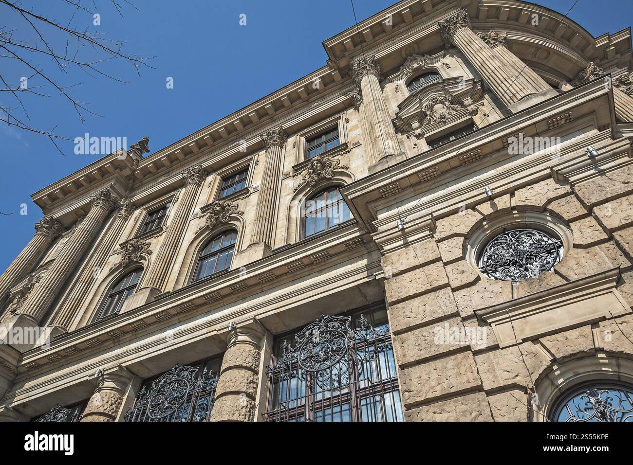 Facciata classica a sud, Old Stock Exchange, edificio in stile Wilhelminian su Lenbachplatz, Monaco, Baviera, Germania, Europa Foto Stock