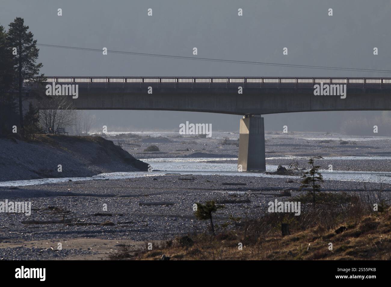 Ponte sul Lech tirolese vicino a Reutte Foto Stock