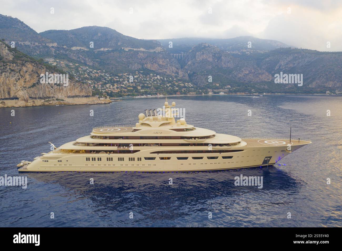 Vista aerea del superyacht DILBAR di 156 metri, consegnato nel 2016 dal cantiere Luerssen Yachts all'oligarca russa Alisher Usmanov Alisher Usmanov, Gen Foto Stock