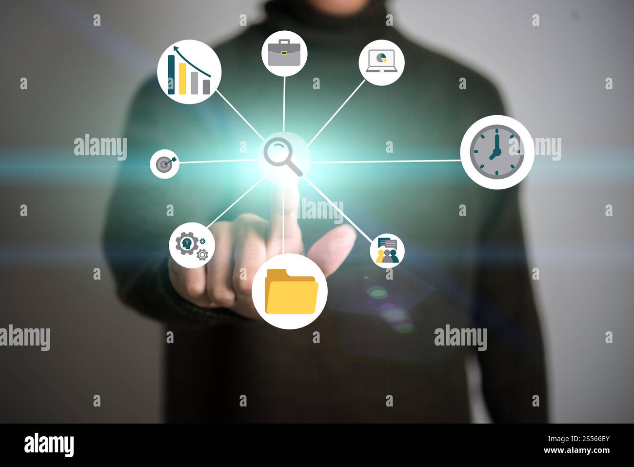 Imprenditore di toccare rete multimediale con business icona piatta contro il suo dito. Foto Stock