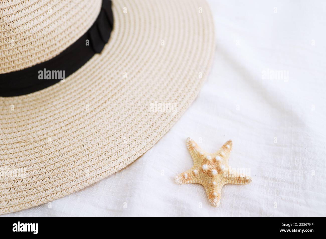 Sfondo delle vacanze estive vacanza pronta relax sulla spiaggia sfondo progettazione di spazi fotocopie, Foto Stock
