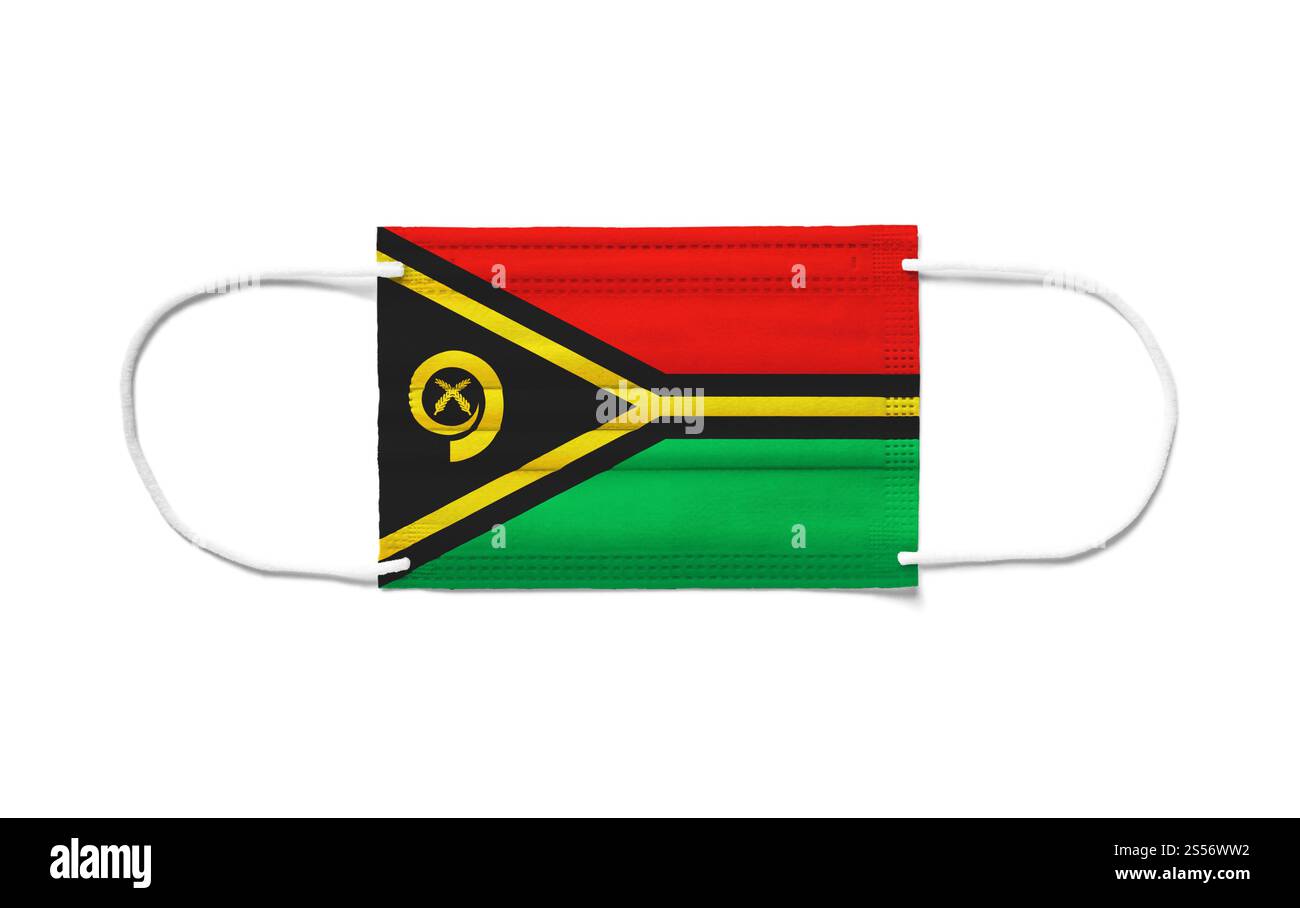 Bandiera di Vanuatu su una maschera chirurgica monouso. Sfondo bianco isolato. Bandiera di Vanuatu su una maschera chirurgica monouso. Sfondo bianco Foto Stock