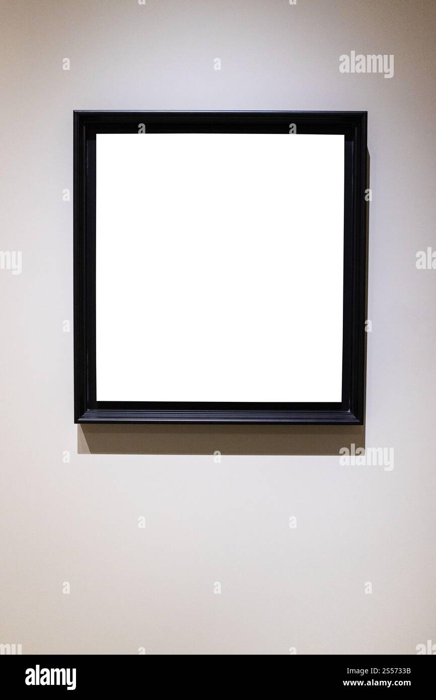 cornice quadrata nera con telo ritagliato su verticale grigio parete Foto Stock