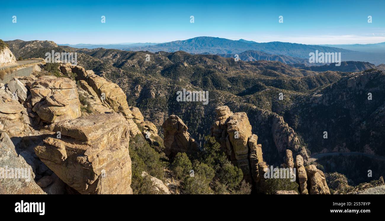 Splendida vista da Windy Point Vista nella foresta nazionale di Coronado lungo la Mount Lemmon Highway Foto Stock