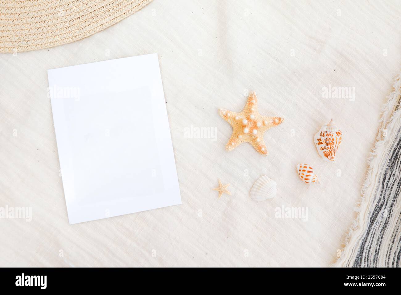 Sfondo delle vacanze estive vacanza pronta relax sulla spiaggia sfondo progettazione di spazi fotocopie, Foto Stock