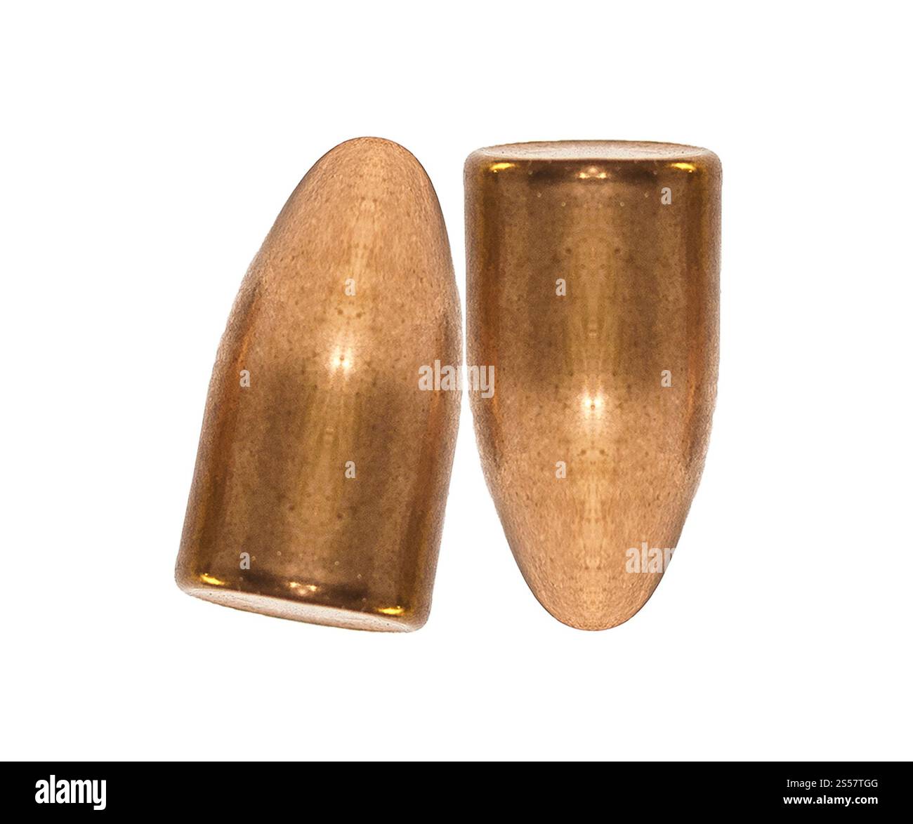 Proiettili da 9 mm isolati su sfondo bianco. Puntali da 9 mm isolati Foto Stock