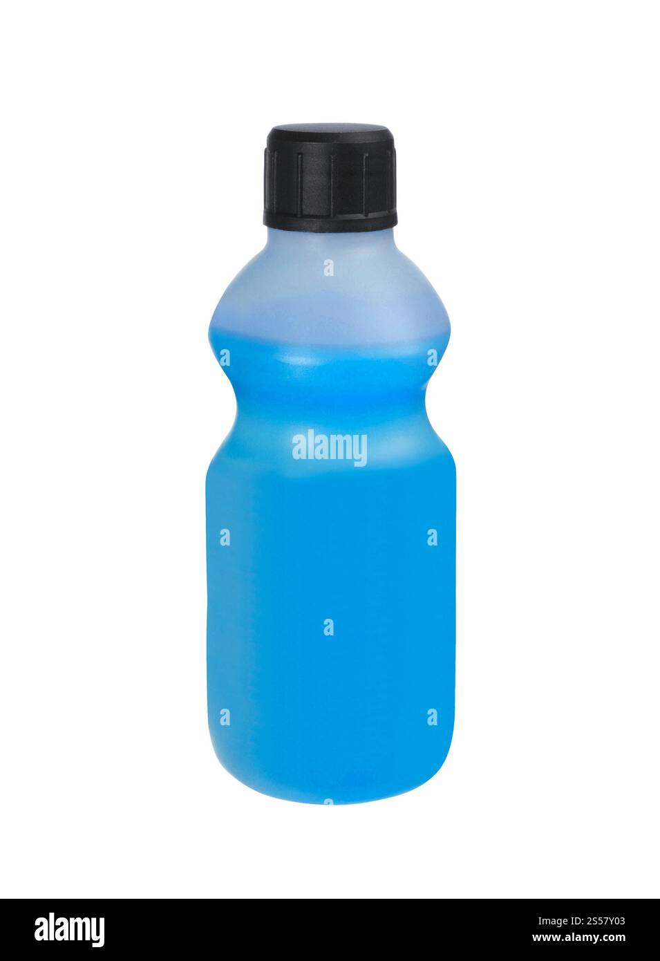 Le bottiglie di plastica di prodotti di pulizia, isolato su bianco Foto Stock