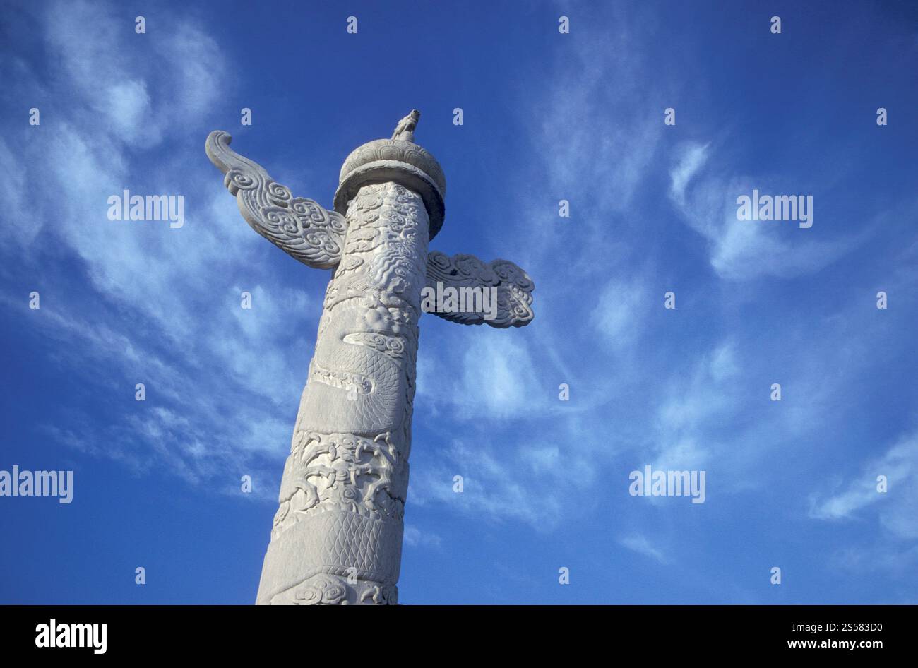 Una colonna di pietra nell'edificio anteriore e l'entrata della città Proibita e del Palazzo Imperiale in Piazza Tiananmen a Pechino in Cina. Cina, Foto Stock