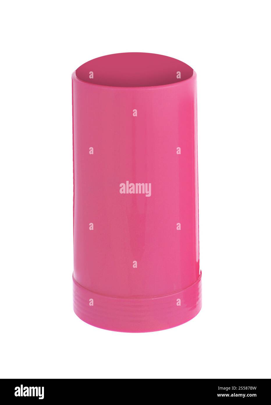 Tazza di plastica vuota viola isolata su bianco Foto Stock