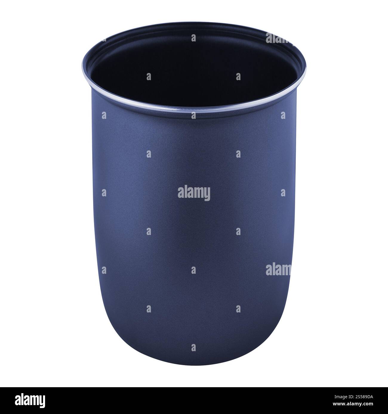 Svuotare il bicchiere di plastica isolato su bianco Foto Stock