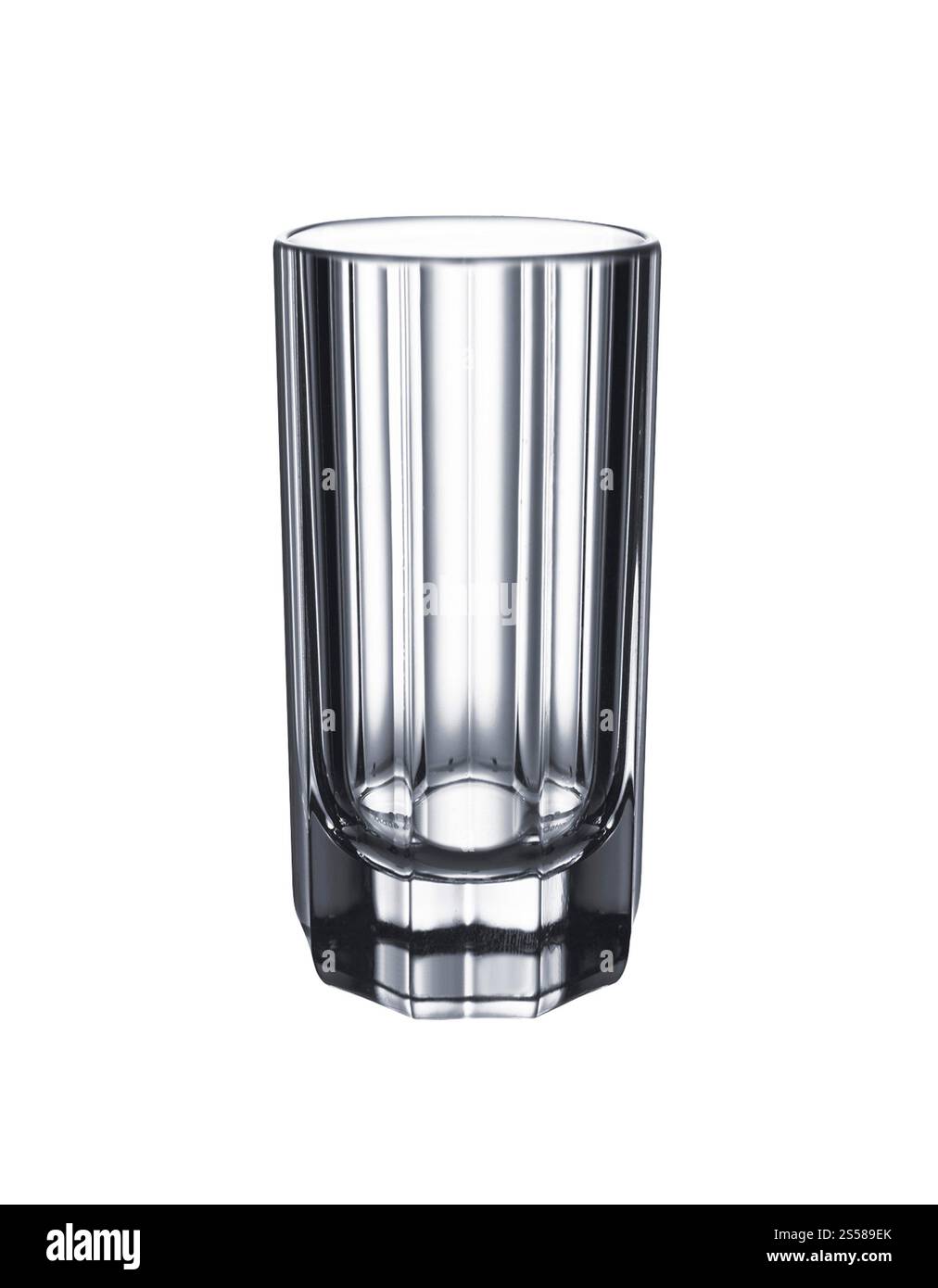 Svuotare la coppa di vetro isolato su sfondo bianco Foto Stock