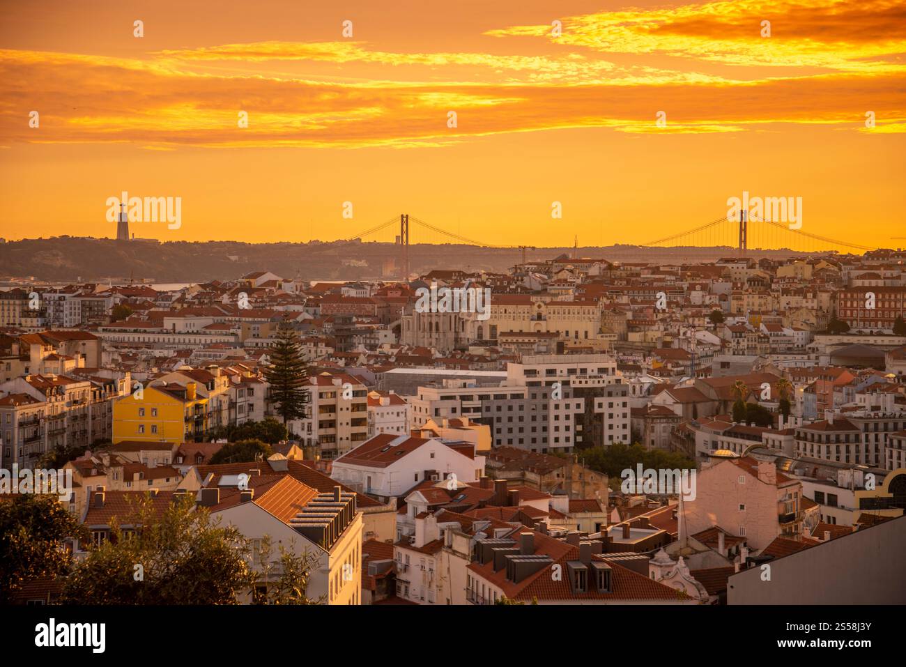 Una vista della città di Baixa nella città di Lisbona in Portogallo. Portogallo, Lisbona, ottobre 2021 Foto Stock