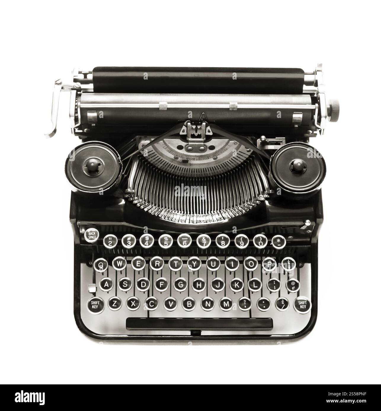 Antica macchina da scrivere su uno sfondo bianco nitido. Antica macchina da scrivere sullo sfondo bianco. Foto Stock