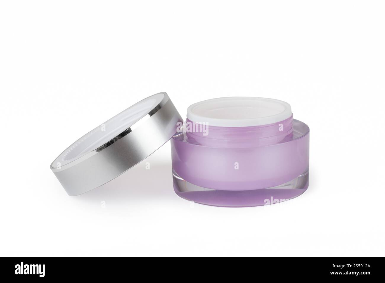 contenitore viola di panna su sfondo bianco. contenitore viola di panna Foto Stock