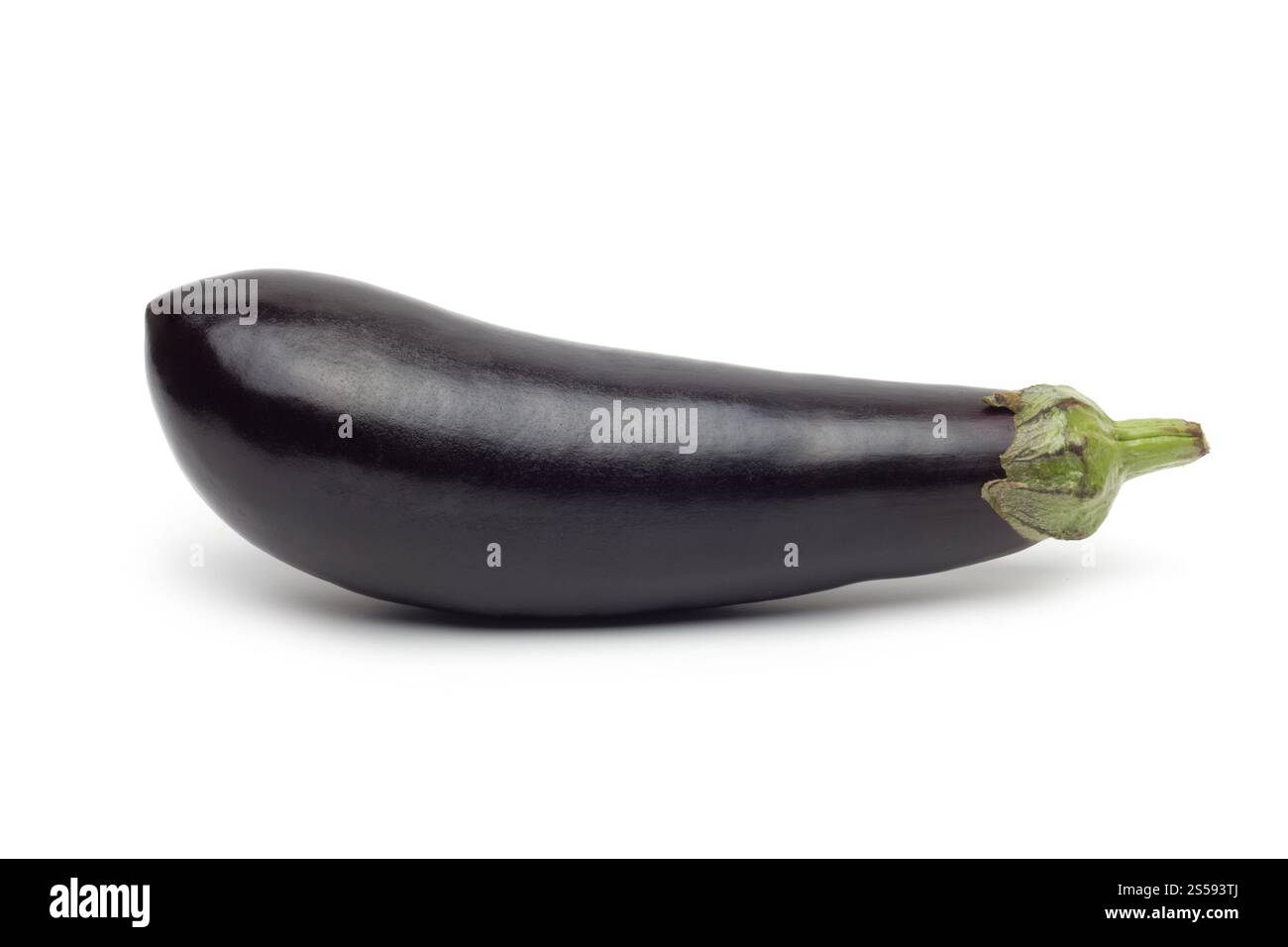 Melanzane fresche isolate su fondo bianco. Melanzane fresche isolate su bianco Foto Stock