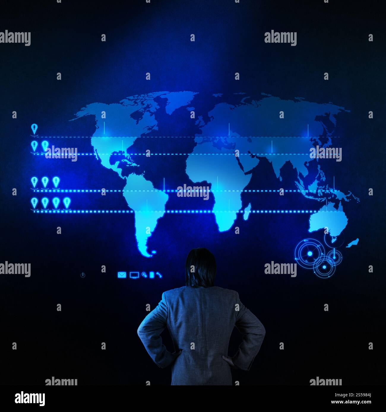 Imprenditore lavora con il nuovo computer moderni show business grafico struttura mappa Foto Stock