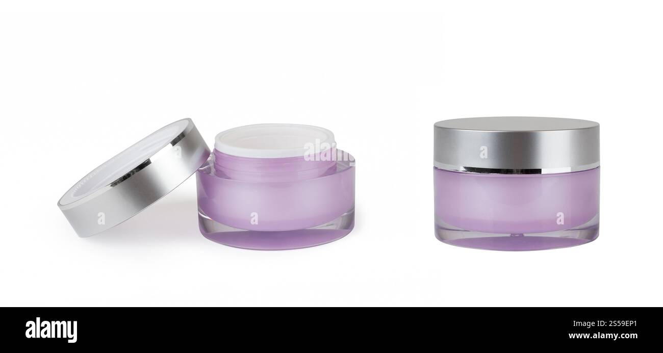 due contenitori viola di panna su sfondo bianco. due contenitori viola di panna Foto Stock