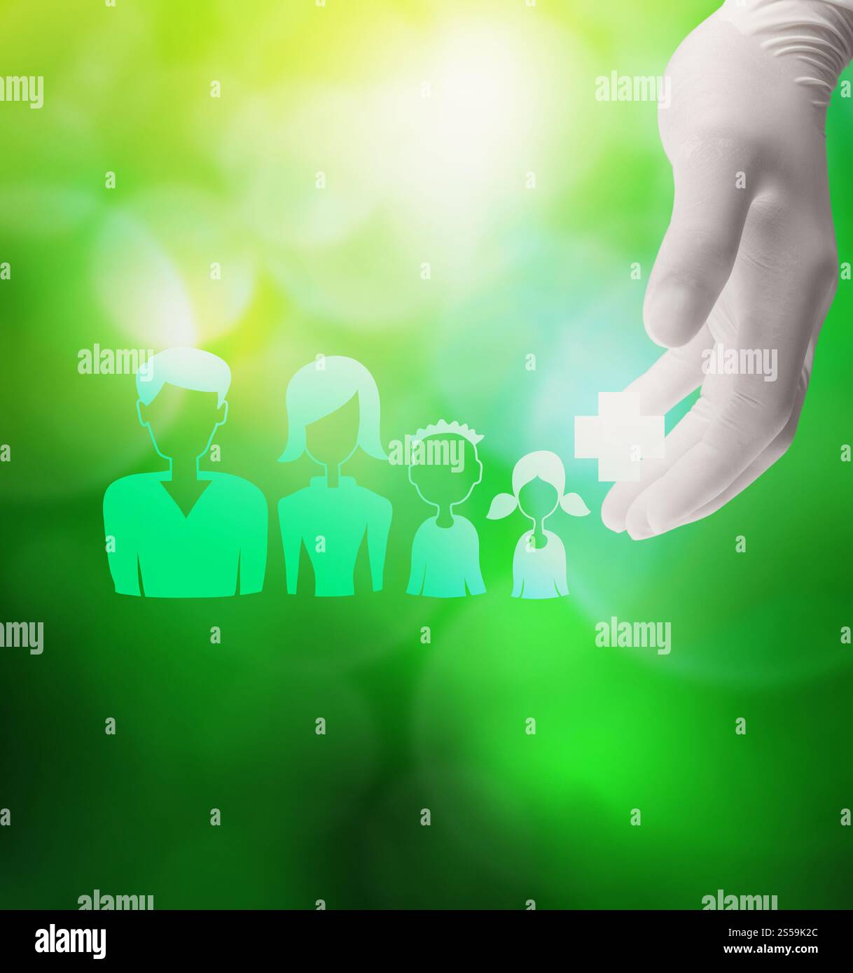 Medico mano azienda icona della famiglia felice con le cure mediche come concetto Foto Stock