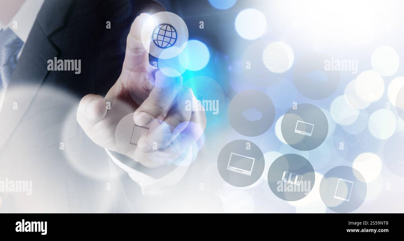 La doppia esposizione dell'uomo d'affari mostra le icone della tecnologia moderna come concetto Foto Stock