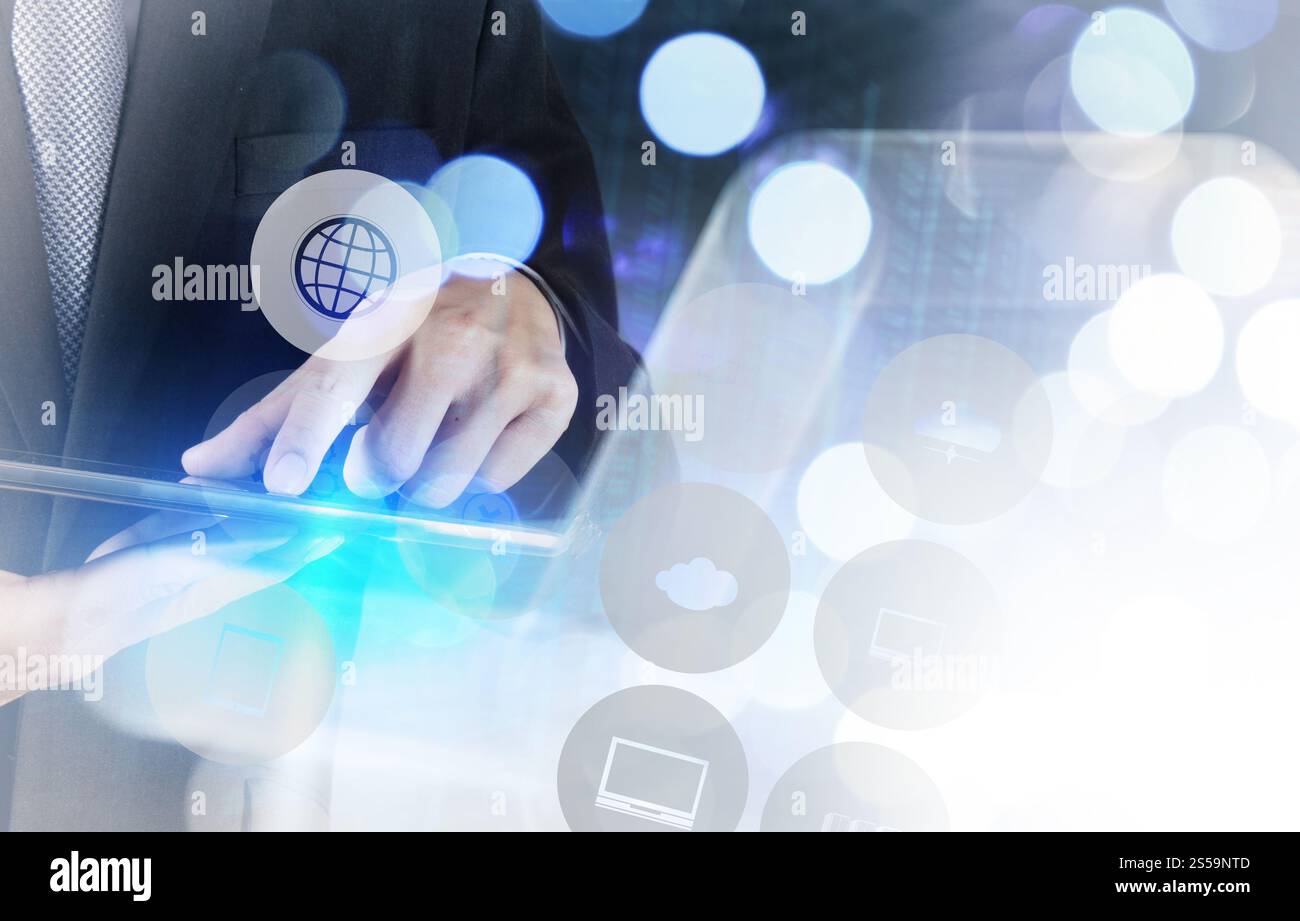 La doppia esposizione dell'uomo d'affari mostra le icone della tecnologia moderna come concetto Foto Stock