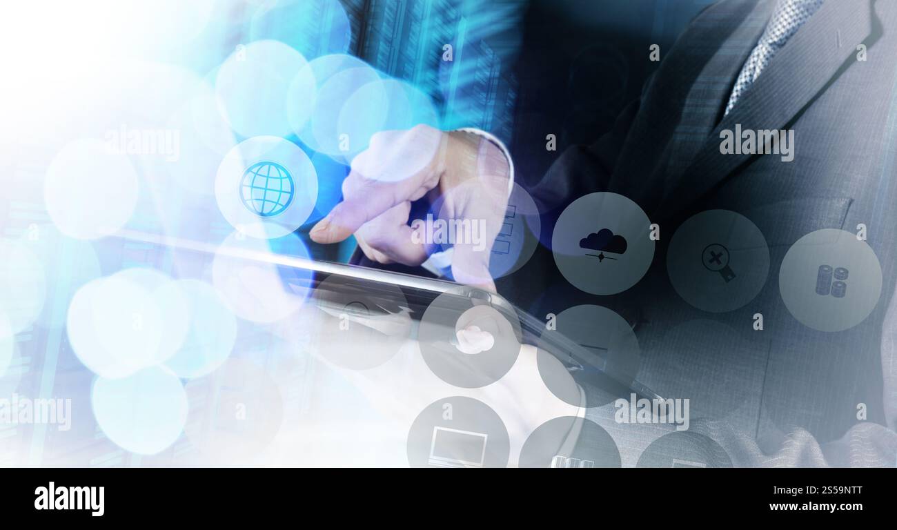 La doppia esposizione dell'uomo d'affari mostra le icone della tecnologia moderna come concetto Foto Stock