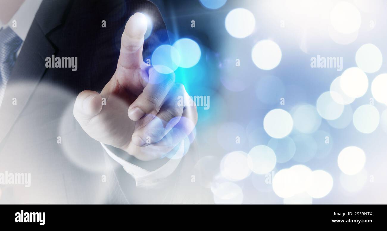 La doppia esposizione dell'uomo d'affari mostra le icone della tecnologia moderna come concetto Foto Stock