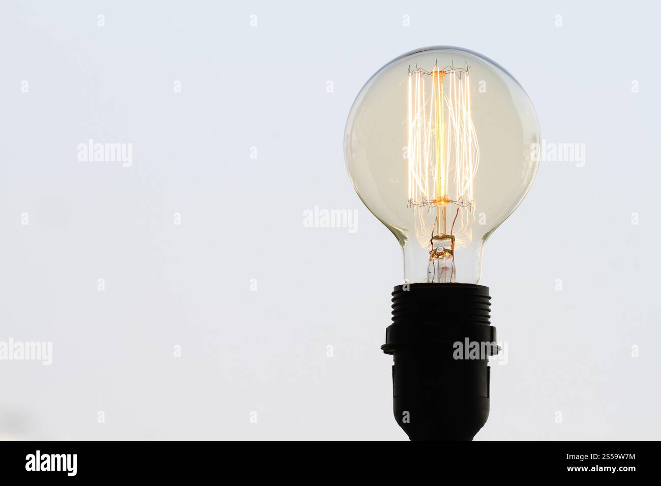 Vintage lampadina con copia spazio come concetto creativo Foto Stock
