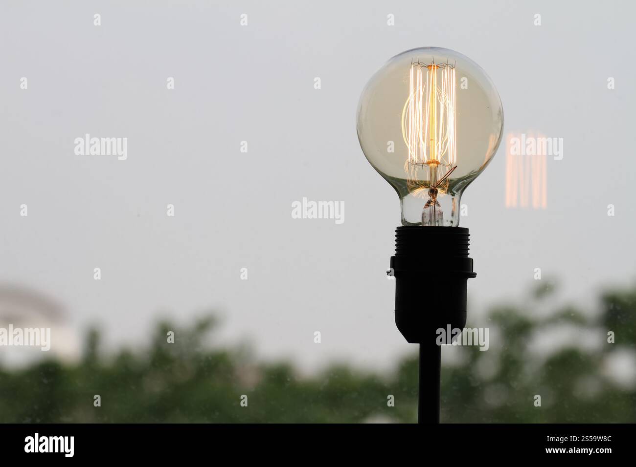 Vintage lampadina con copia spazio come concetto creativo Foto Stock
