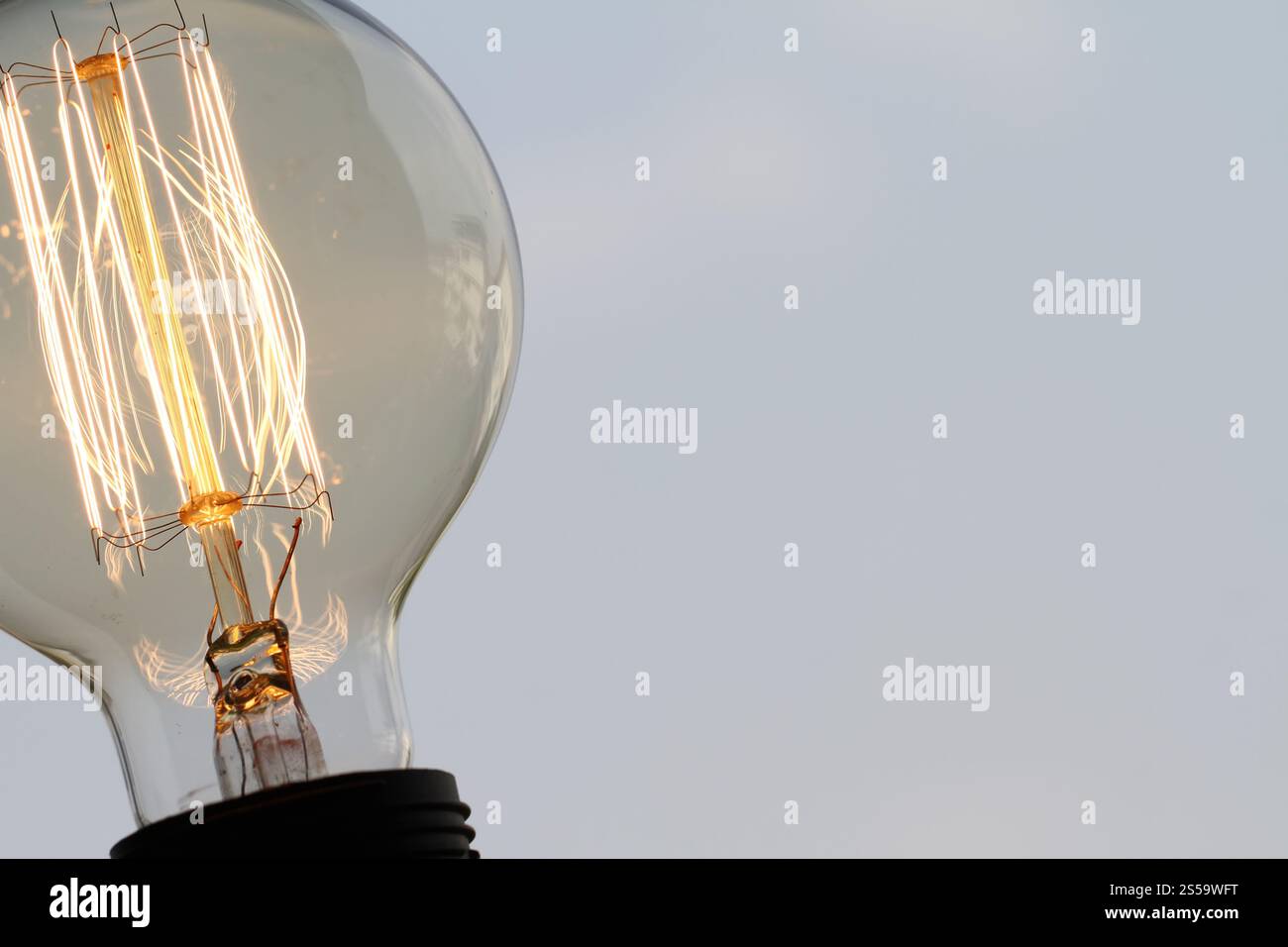 Vintage lampadina con copia spazio come concetto creativo Foto Stock