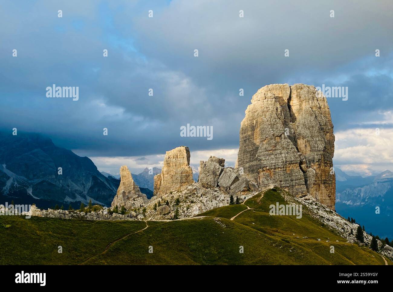 Cinque Torri nelle dolomiti, Italia Foto Stock