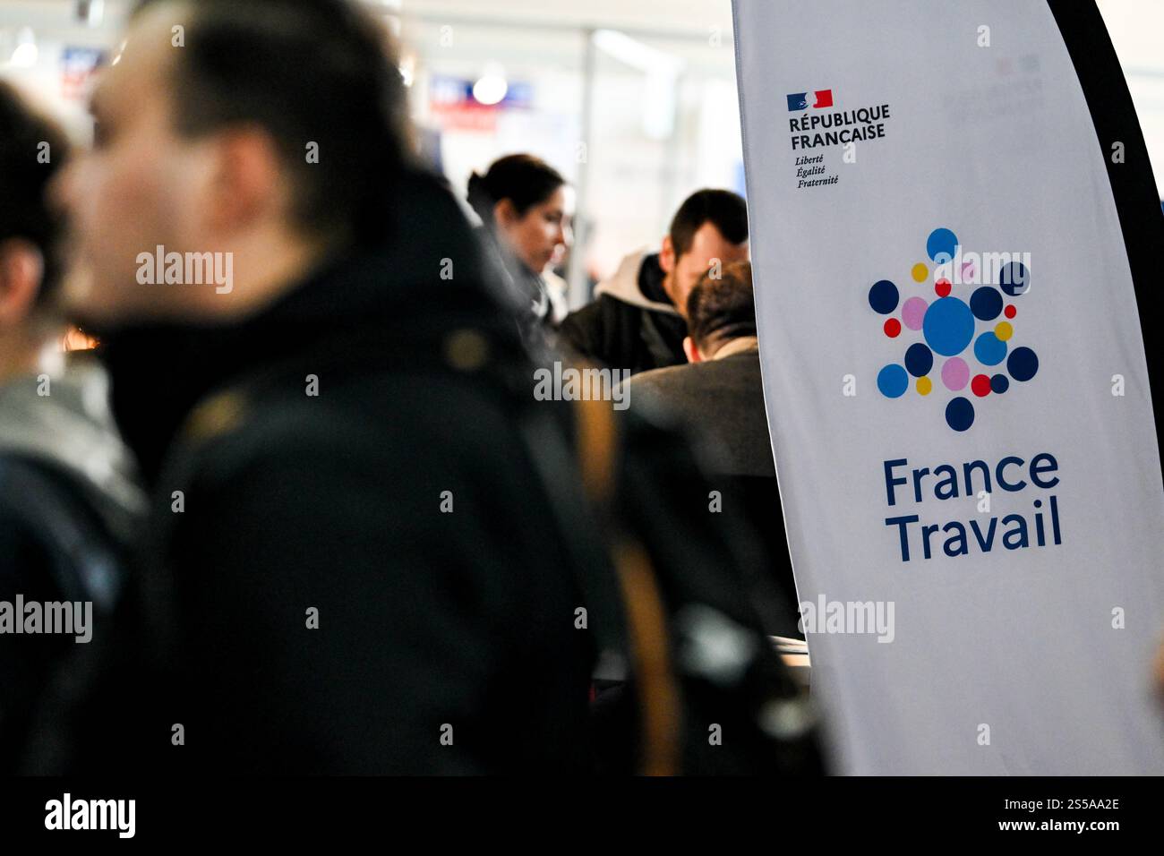 Grand-Quevilly (Francia settentrionale), il 14 marzo 2024: Stand di “France Travail” (Agenzia francese per l’impiego) alla fiera “Emplois en Seine”. Francia Foto Stock