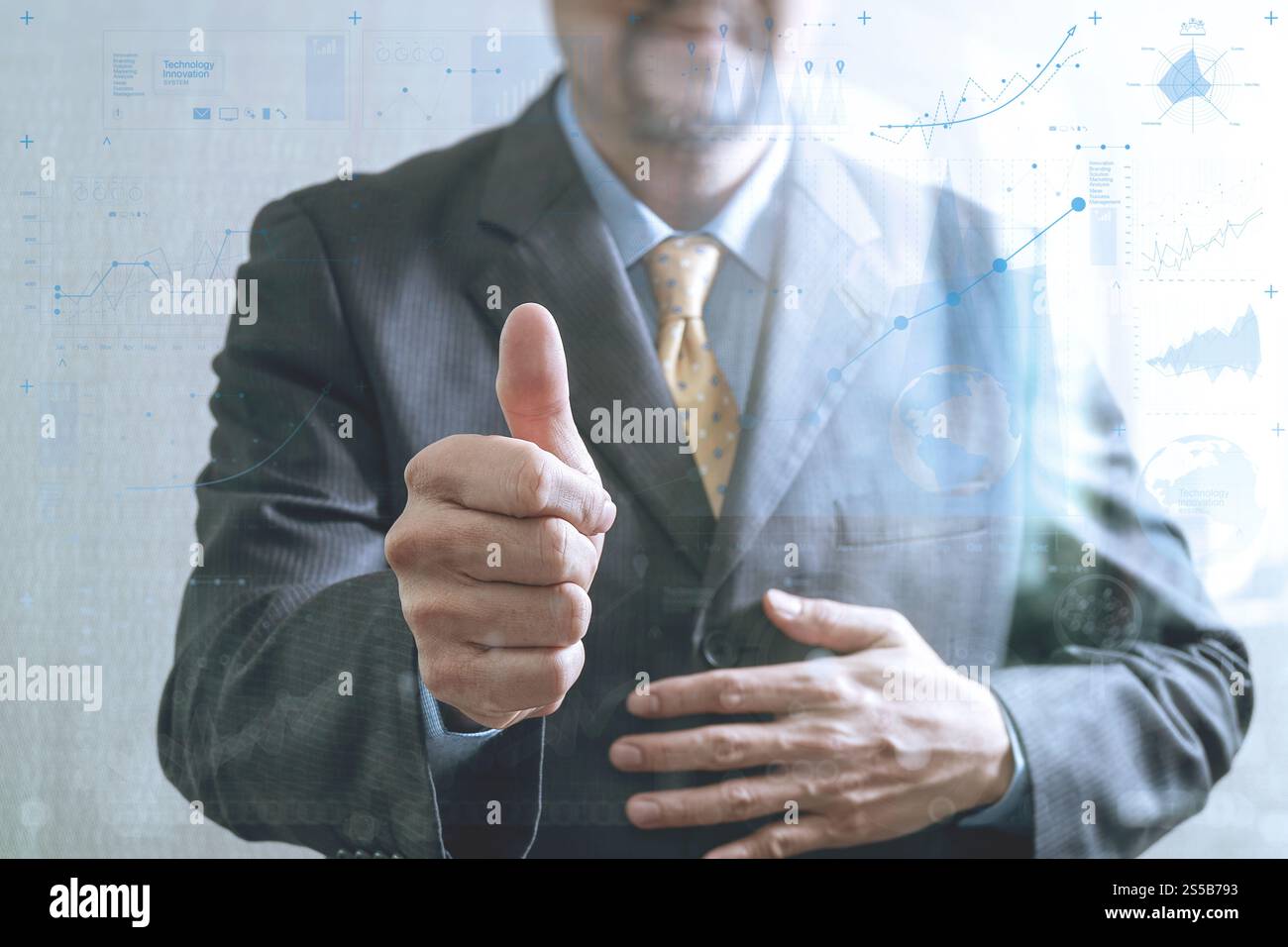 Uomo d'affari con il pollice in alto vista frontale, senza testa. Concetto di lavorare in ufficio.interfaccia delle icone della strategia aziendale Foto Stock