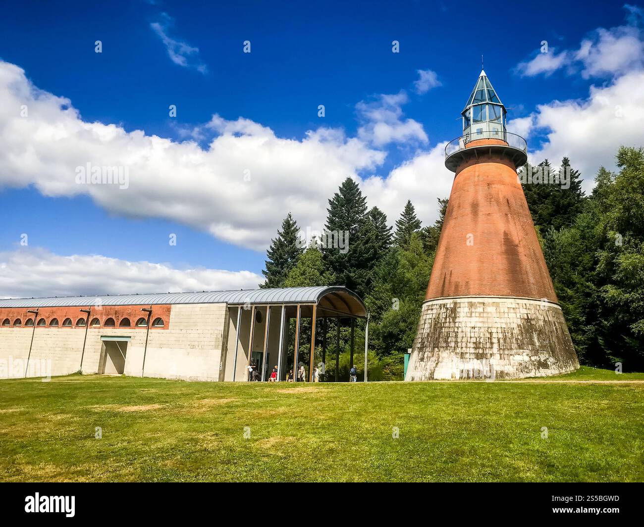 Faro e centro artistico intorno al Lago di Vassiviere, Limousin, Francia. Faro e centro artistico intorno al lago di Vassiviere Foto Stock