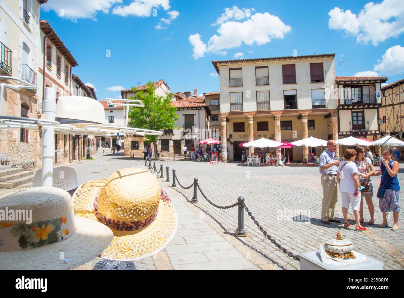 Doña Sancha Square. Covarrubias, provincia di Burgos, Castilla Leon, Spagna. Foto Stock