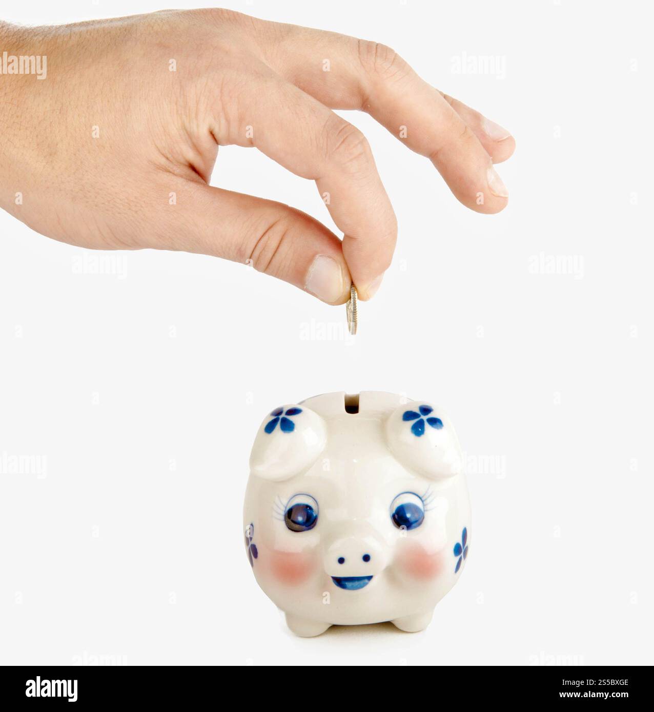 mano con monete isolate su sfondo bianco. mano con le monete Foto Stock