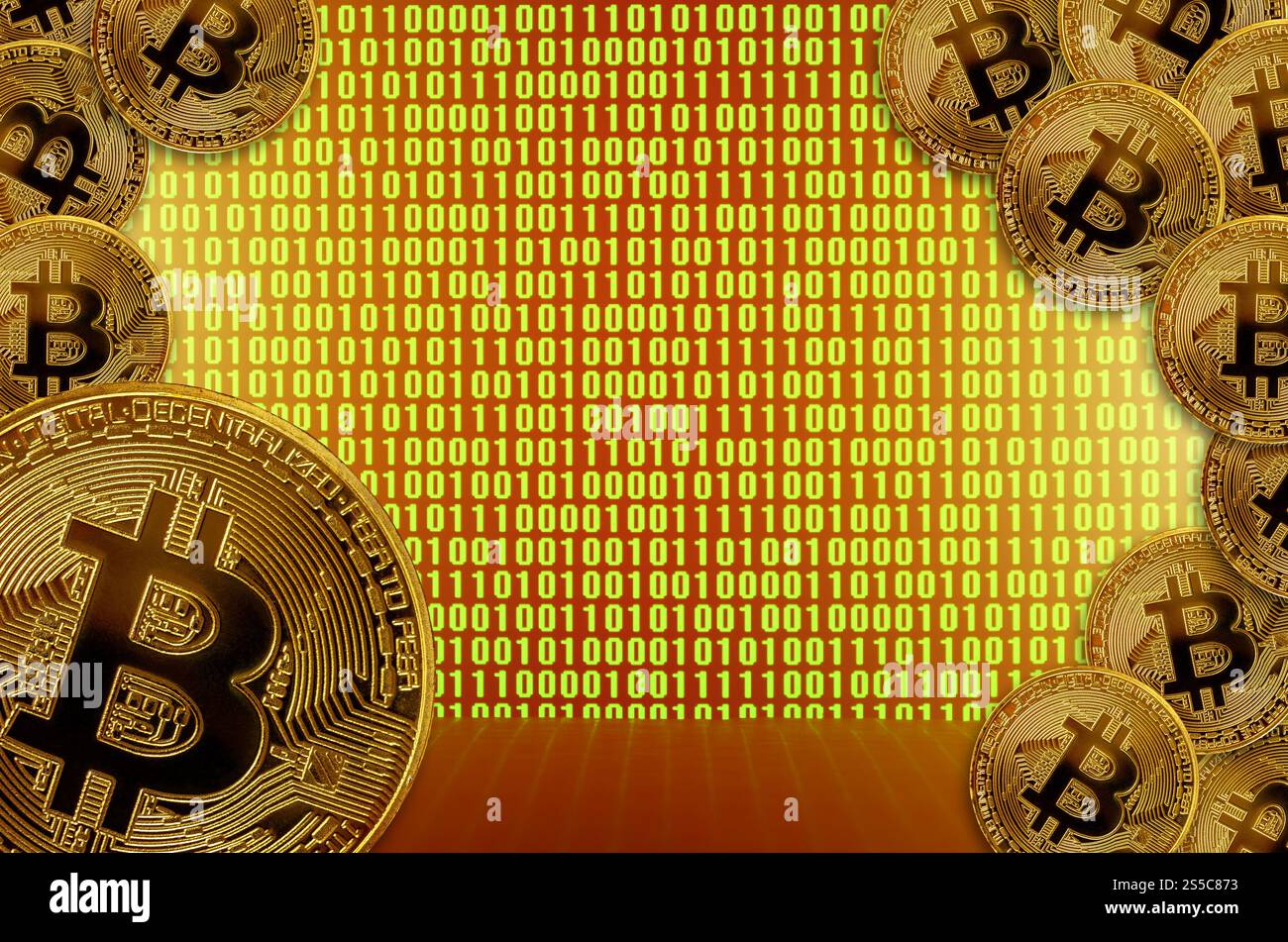 Concetti di criptovaluta decentralizzati, bitcoin sulla schermata del codice binario. Trasferisci o scambia denaro digitale tramite tecnologie blockchain. Trasferire o. Foto Stock